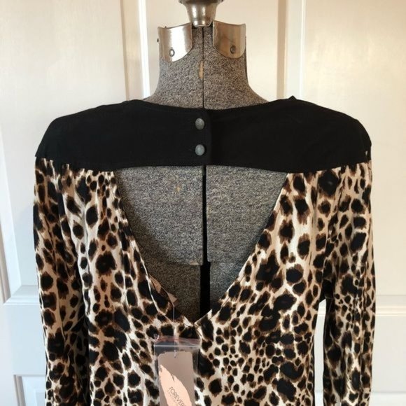 Leopard print long sleeve top with cut out keyhole back - Picture 6 of 11